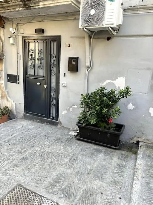Intero Alloggio - Chiaia Naples